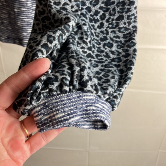 Umgee + Lightweight Sweater Mixed Media Animal Print Size XL. - Picture 4 of 6